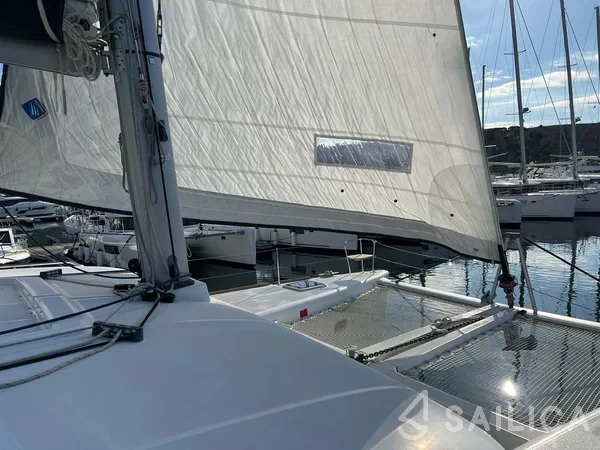 Lagoon 450  Flybridge - Yacht Charter Sailica