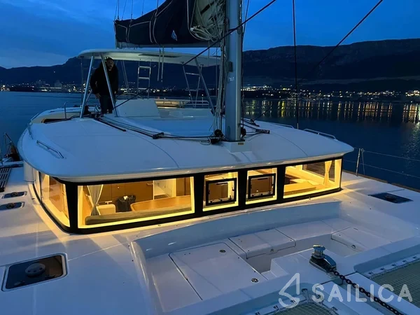 Lagoon 450  Flybridge - Yacht Charter Sailica