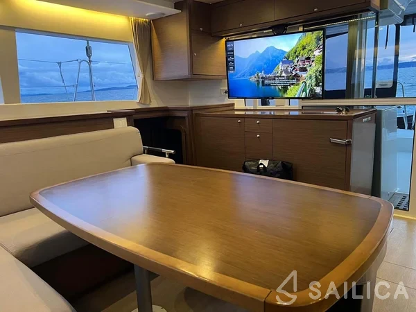 Lagoon 450  Flybridge - Yacht Charter Sailica