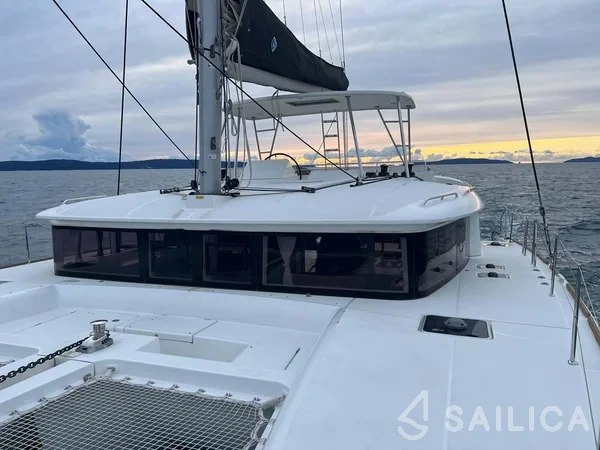 Lagoon 450  Flybridge - Yacht Charter Sailica