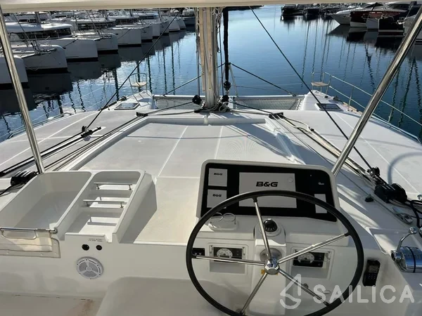 Lagoon 450  Flybridge - Yacht Charter Sailica
