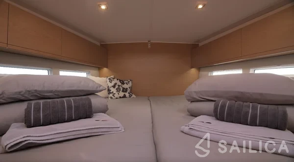 More 55 - Yacht Charter Sailica