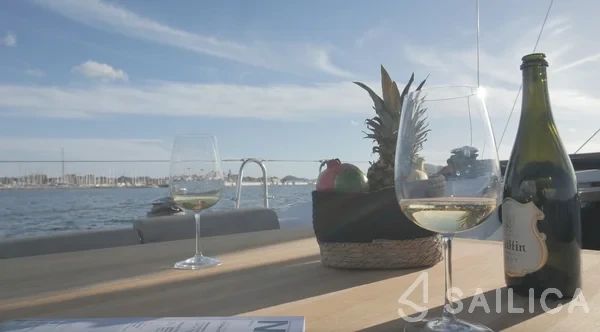 More 55 - Yacht Charter Sailica