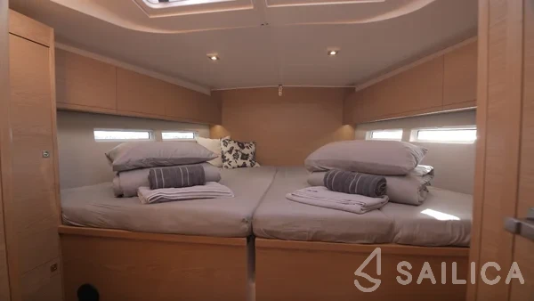 More 55 - Yacht Charter Sailica