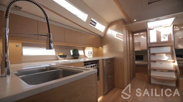 More 55 - Yacht Charter Sailica