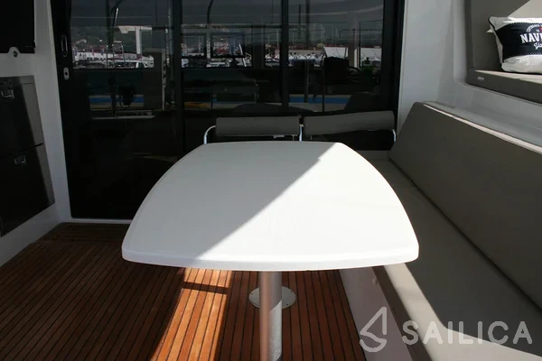 Lagoon 42 - Yacht Charter Sailica