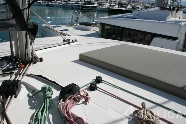 Lagoon 42 - Yacht Charter Sailica