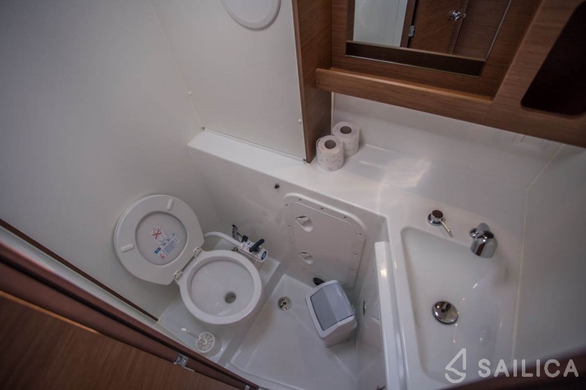 Lagoon 42 - Yacht Charter Sailica