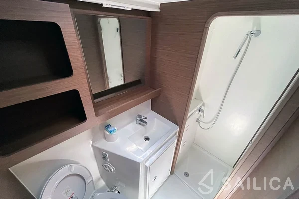 Lagoon 42 - Yacht Charter Sailica
