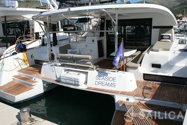 Lagoon 42 - Yacht Charter Sailica