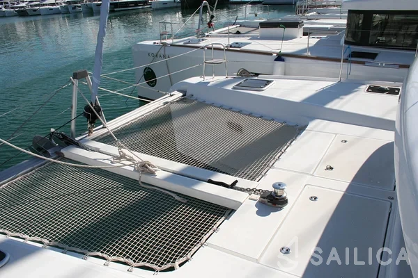 Lagoon 42 - Yacht Charter Sailica