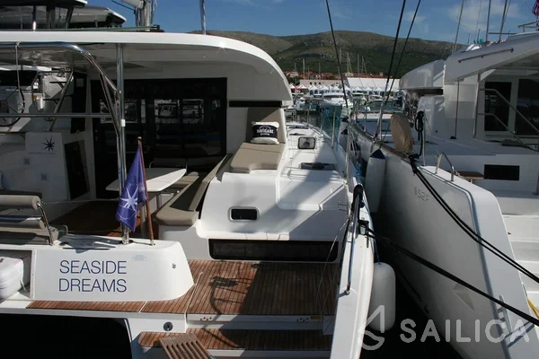 Lagoon 42 - Yacht Charter Sailica