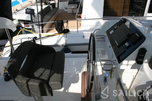 Lagoon 42 - Yacht Charter Sailica