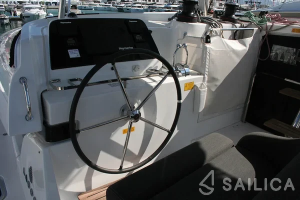Lagoon 42 - Yacht Charter Sailica