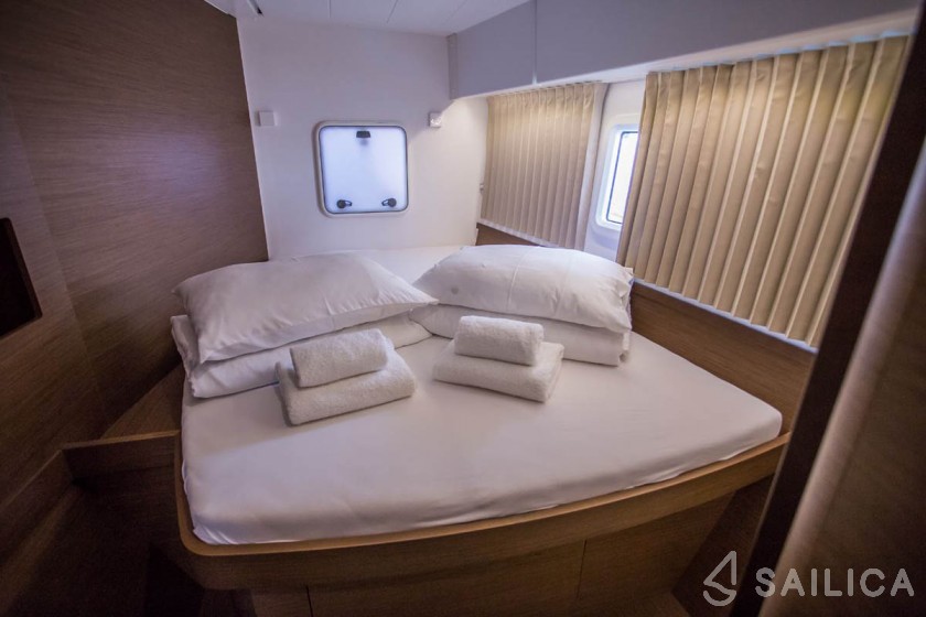 Lagoon 42 - Yacht Charter Sailica