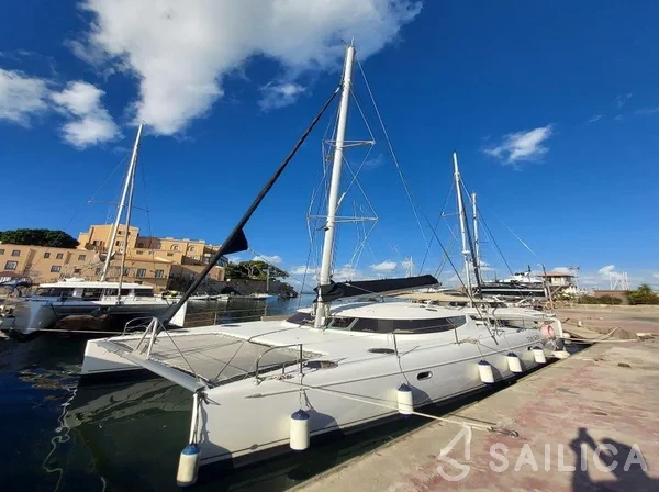 Lavezzi 40 - Yacht Charter Sailica