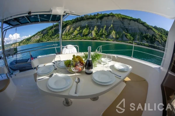 Lavezzi 40 - Yacht Charter Sailica