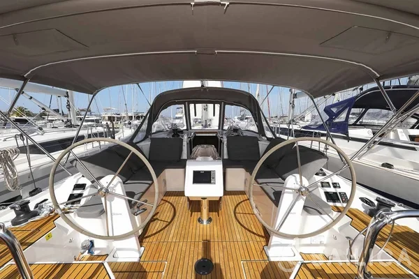 Bavaria C42 - Yacht Charter Sailica