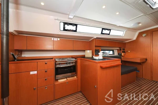 Bavaria C42 - Yacht Charter Sailica