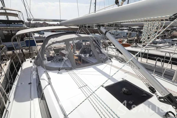 Bavaria C42 - Yacht Charter Sailica