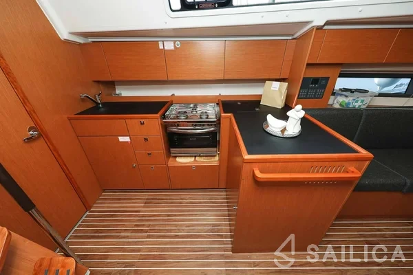 Bavaria C42 - Yacht Charter Sailica