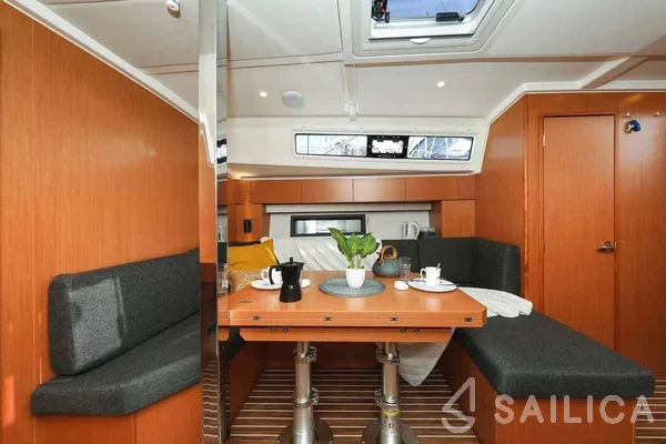 Bavaria C42 - Yacht Charter Sailica