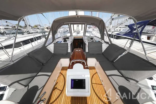 Bavaria C42 - Yacht Charter Sailica