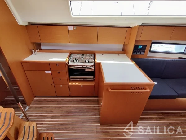 Bavaria C42 - Yacht Charter Sailica