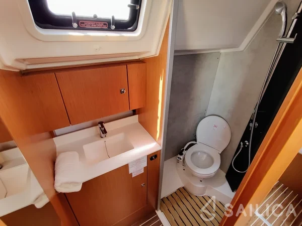 Bavaria C42 - Yacht Charter Sailica