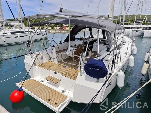 Bavaria C42 - Yacht Charter Sailica