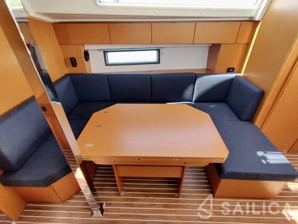 Bavaria C42 - Yacht Charter Sailica