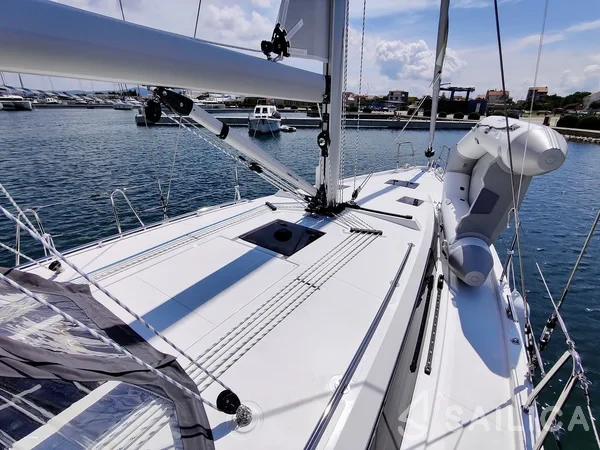 Bavaria C42 - Yacht Charter Sailica