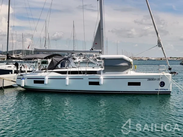 Bavaria C42 - Yacht Charter Sailica