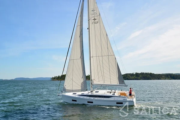 Bavaria C42 Style - Yacht Charter Sailica