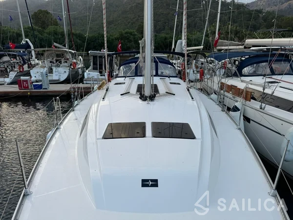 Bavaria 46 Cruiser - Yacht Charter Sailica
