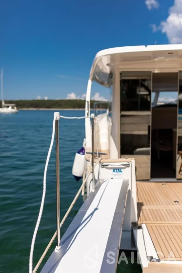 Greenline 33 - Yacht Charter Sailica