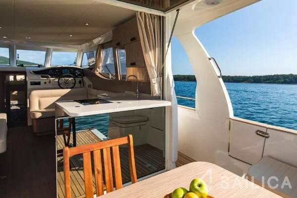 Greenline 33 - Yacht Charter Sailica