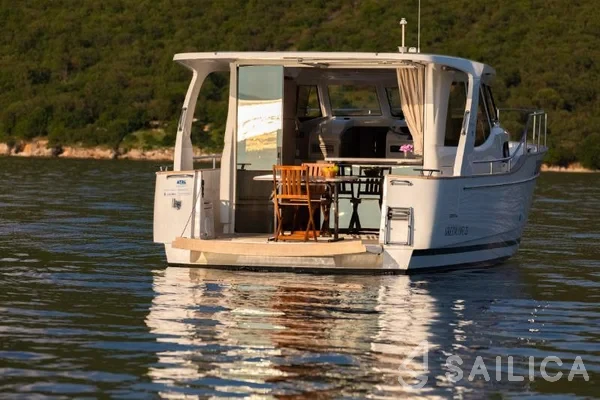 Greenline 33 - Yacht Charter Sailica