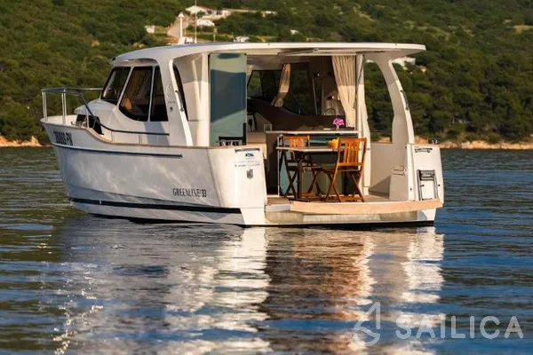 Greenline 33 - Yacht Charter Sailica