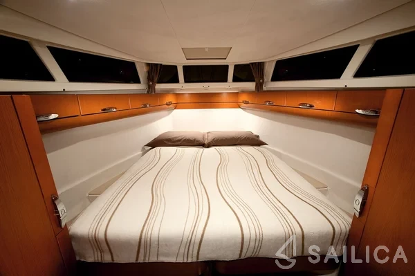 Greenline 33 - Yacht Charter Sailica