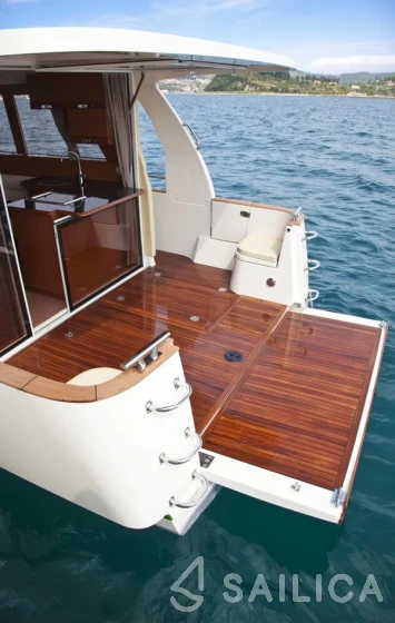 Greenline 33 - Yacht Charter Sailica