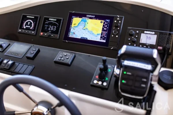 Greenline 33 - Yacht Charter Sailica