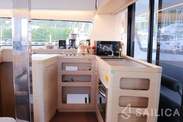 Lagoon 42 - Yacht Charter Sailica