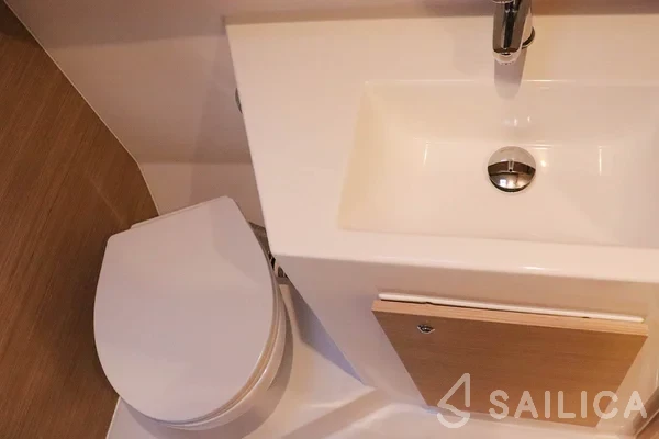 Lagoon 42 - Yacht Charter Sailica
