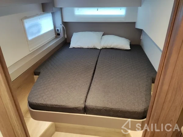 Bali 4.2 - Yacht Charter Sailica