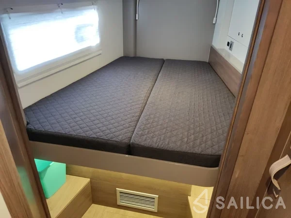 Bali 4.2 - Yacht Charter Sailica