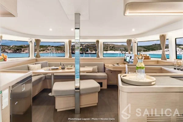 Lagoon 42 - Yacht Charter Sailica
