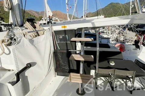 Lagoon 42 - Yacht Charter Sailica