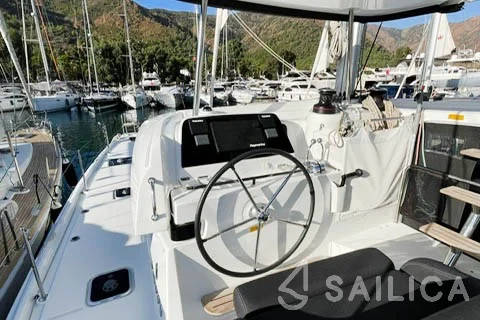 Lagoon 42 - Yacht Charter Sailica