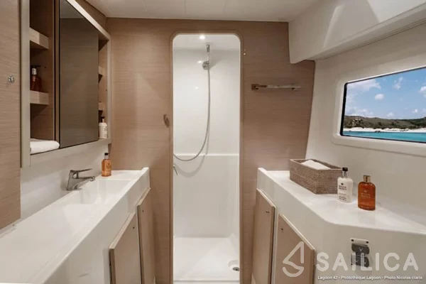 Lagoon 42 - Yacht Charter Sailica